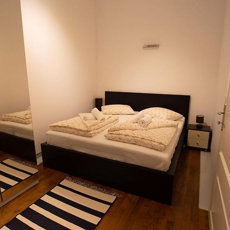 טימישוארה Alessia Apartment In The Old Town מראה חיצוני תמונה