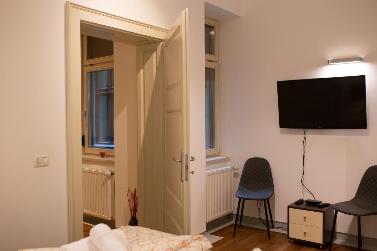 טימישוארה Alessia Apartment In The Old Town מראה חיצוני תמונה